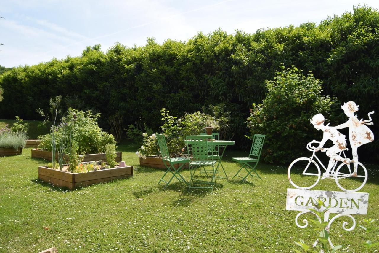 La Rocheliere Bed and Breakfast Bresse-sur-Grosne Exteriör bild